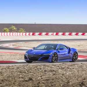 2017-acura-nsx_100549337_h.jpg