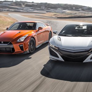 2017-Acura-NSX-vs-2017-Nissan-GT-R-front-end-in-motion-02-e1475532109542.jpg